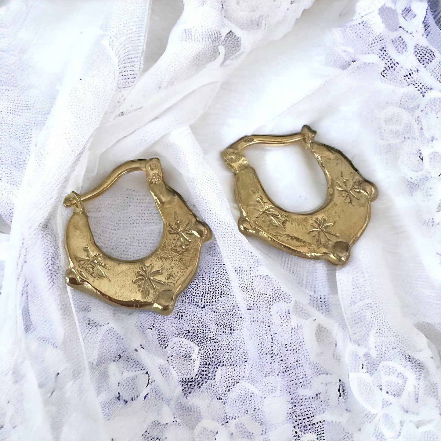 GOLD STARS SMALL HOOPS EARRINGS ‘’E203GP’’