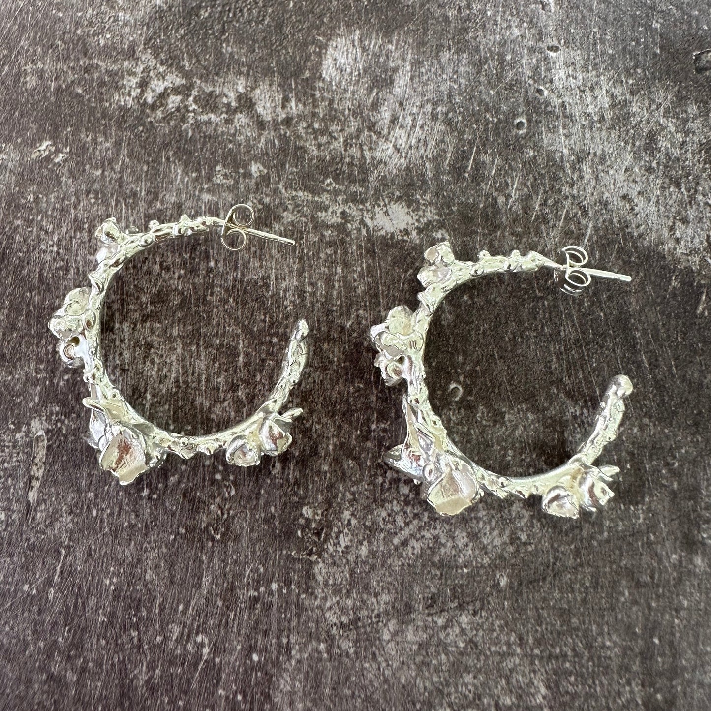 SILVER FLOWERS HOOPS EARRINGS ‘’E029SS’’